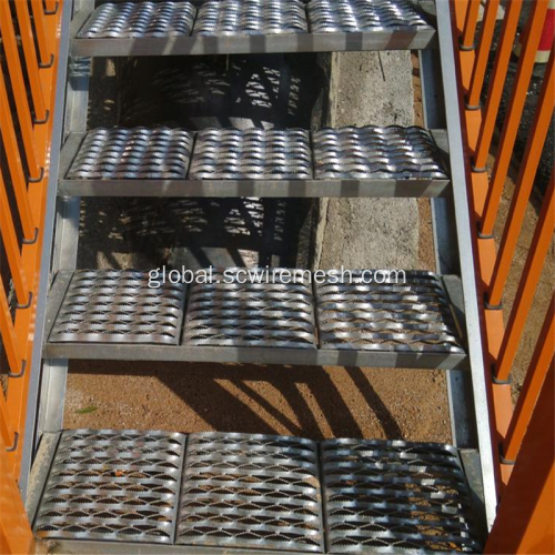 Perforated Metal Galvanized Steel Anti-slip/Non-slip Perforated Metal Tread Manufactory